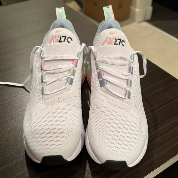 Brand new Nike 270 - Picture 3 of 5